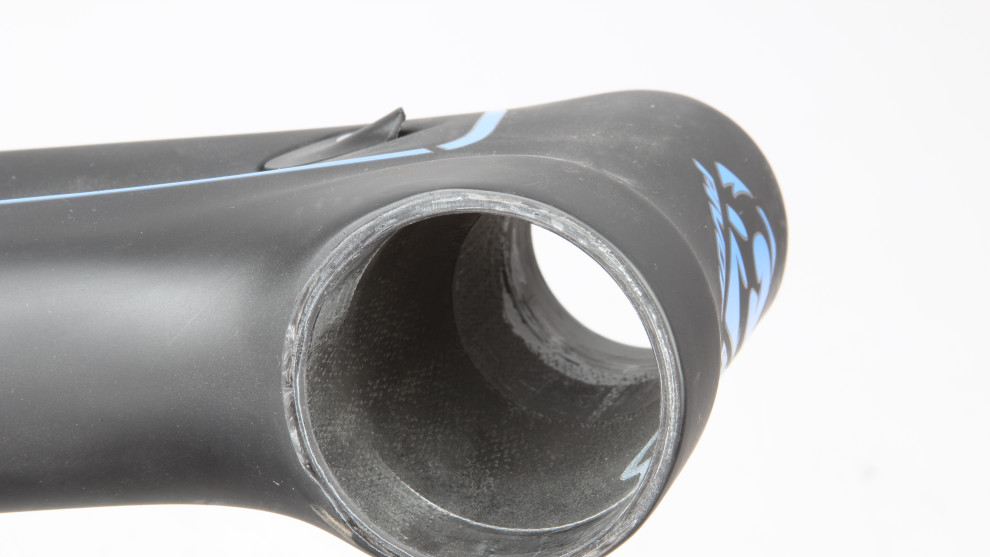 A look inside the frame reveals an extremely tidy finish, the Mach 4 is clearly  a well-made carbon frame.